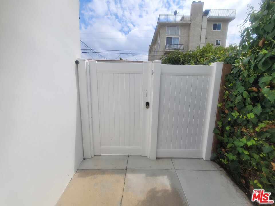 Photo - 816 N McCadden Pl