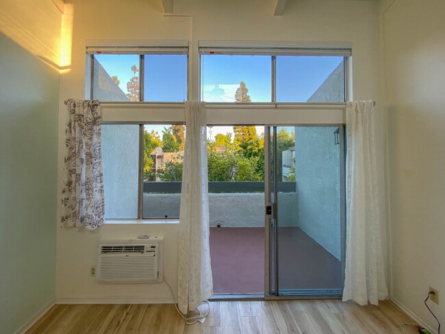 Photo - 4900 Overland Ave Unit 324