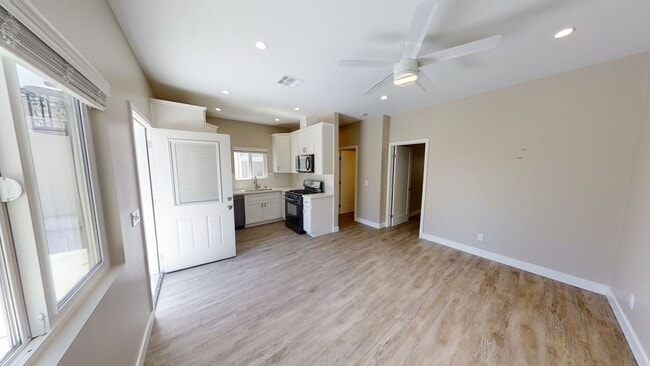 Photo - PRIVATE YARD!! 4BD/2BR, Corner of Tipton a...