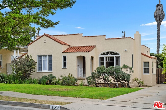 Building Photo - 827 23rd St Rental