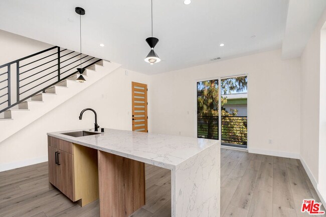 Photo - 15328 Weddington St