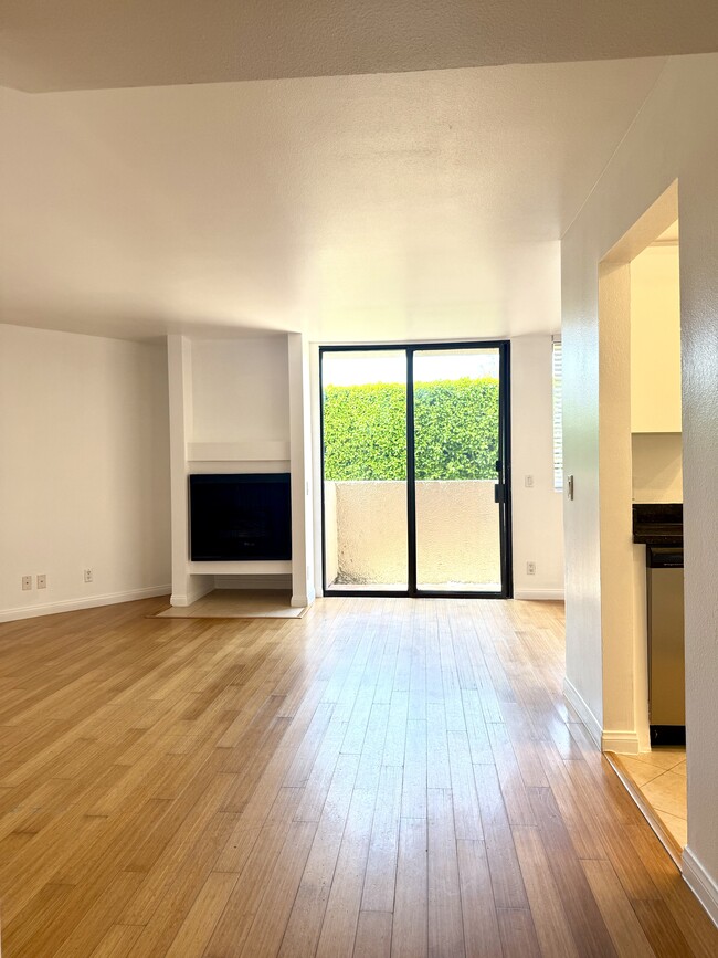 Building Photo - 7826 Topanga Canyon Blvd Unit 109