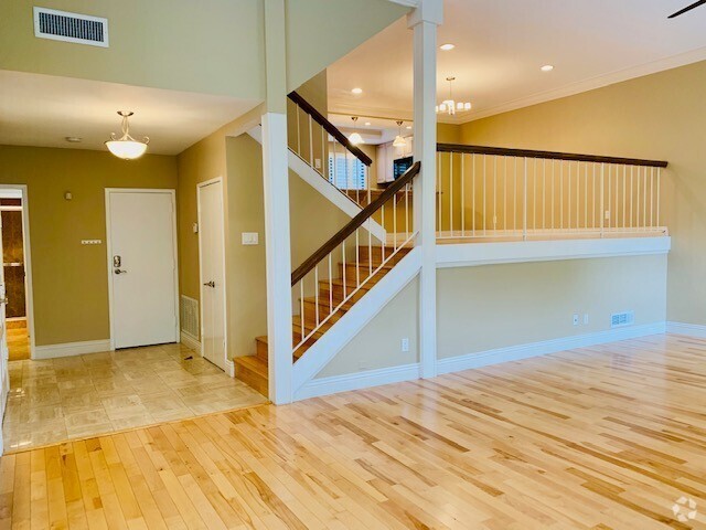 Building Photo - INCREDIBLE 3BD/3BA TOWNHOME IN THE DEL CHA...