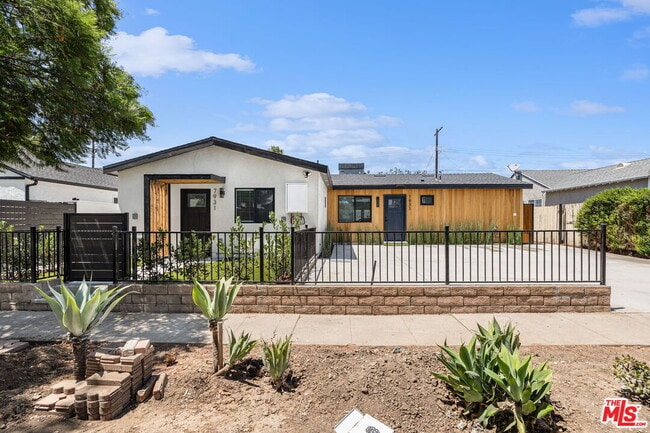 Building Photo - 7933 Zelzah Ave