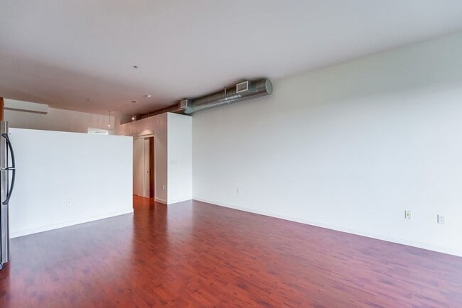 Photo - "Chic Urban Retreat in San Diego- Open Floor Plan – 1 Bed, 1 Bath" Unit 338