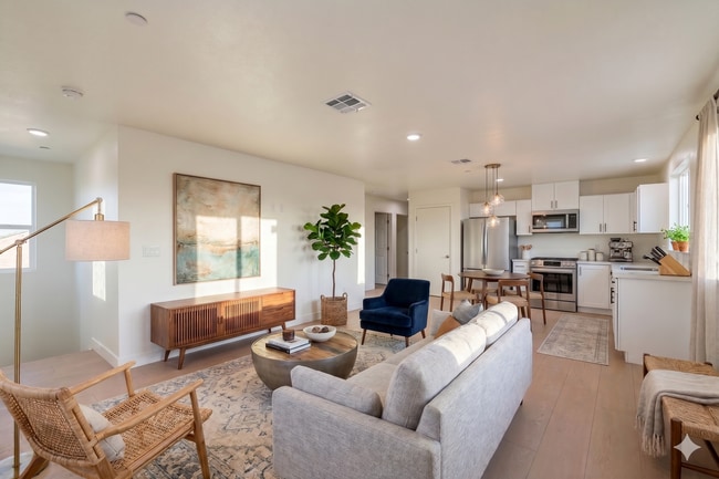 Building Photo - Brand New Luxury 4 & 5 Bed Unit #2118 1/2