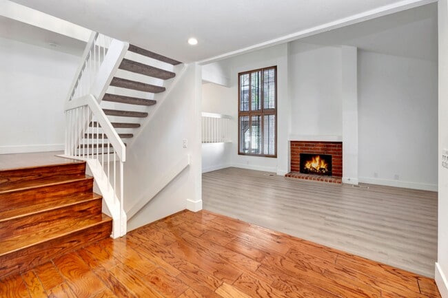 Photo - 24946 Ravenswood