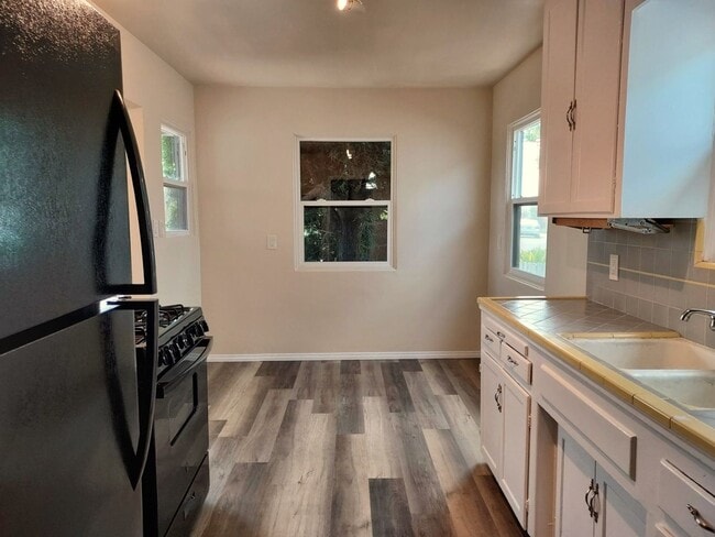 South Park Area 2 Bedroom Cottage w/Garage - South Park Area 2 Bedroom Cottage w/Garage Condo Unit 2447