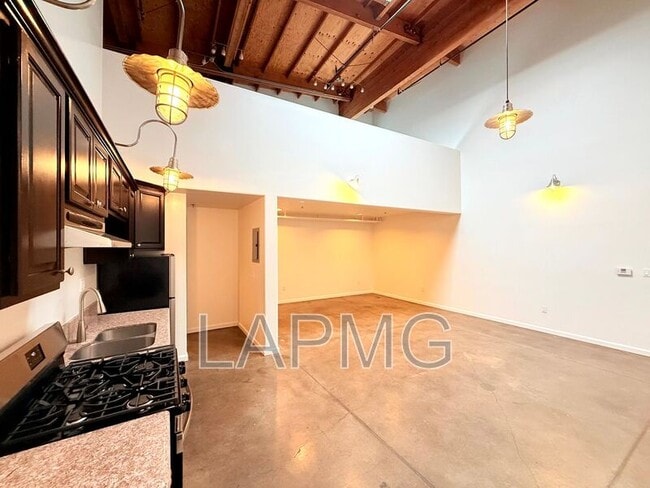 Photo - 1734 N Main St