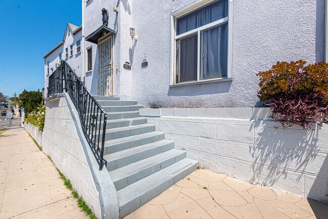 Photo - 4915 San Vicente Blvd Unit LARGE UPPER ONE BD DUPLEX