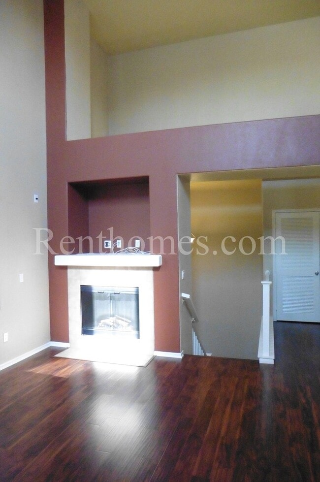 Photo - Torrey Highlands, 7750 Via Belfiore #4, AC, Fireplace, Garage, Community Pool and Spa!