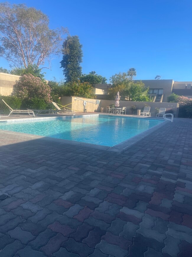 Building Photo - 403 Bradshaw Ln Unit 403 Bradshaw lane East