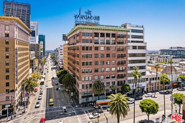 Building Photo - 1645 Vine St Unit 605