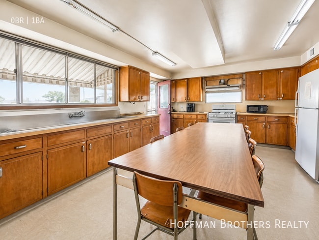 Photo - 933 Grattan St Unit 204