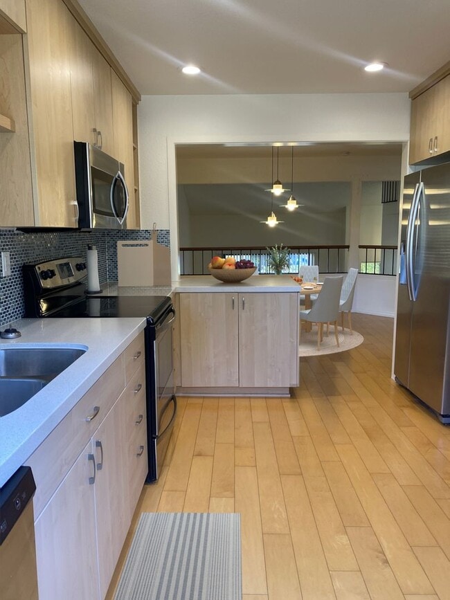 Building Photo - Stunning La Jolla Condo with Space, Style, and Sophistication! Unit 179