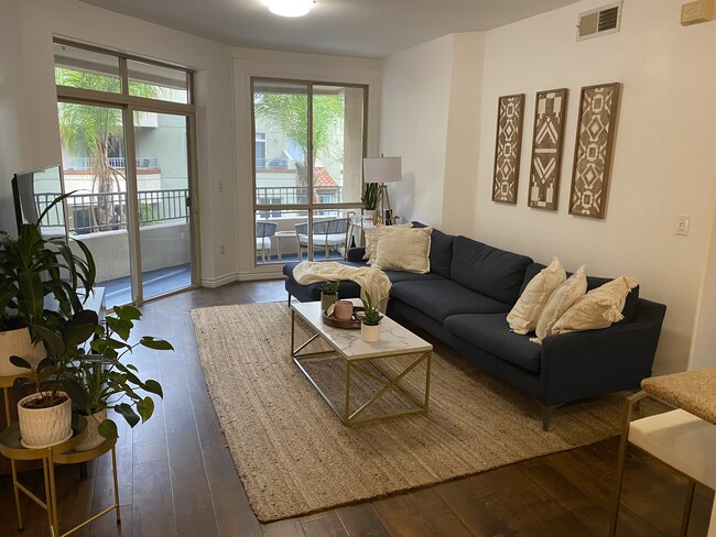 Building Photo - 1501 Front St Unit 433