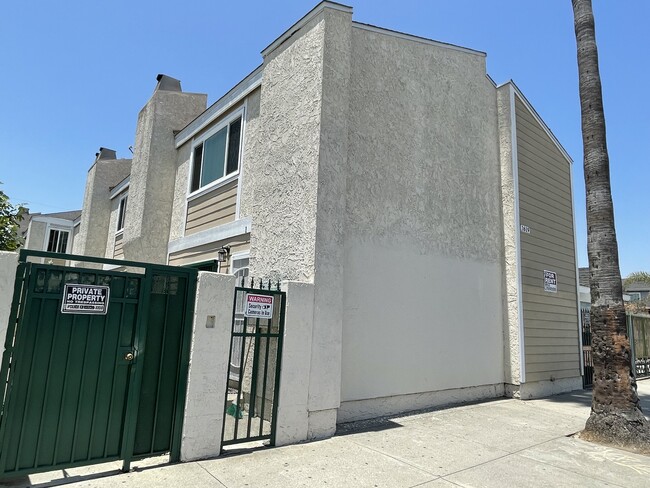 Front Building - 1619 N Avalon Blvd Townhome