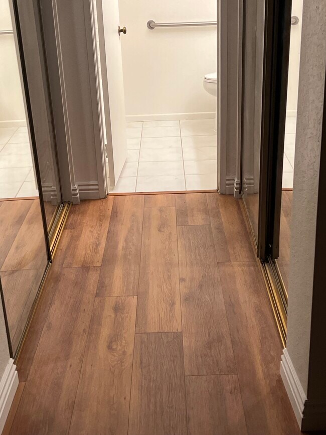 Photo - 3855 Thorncroft Ln Unit B