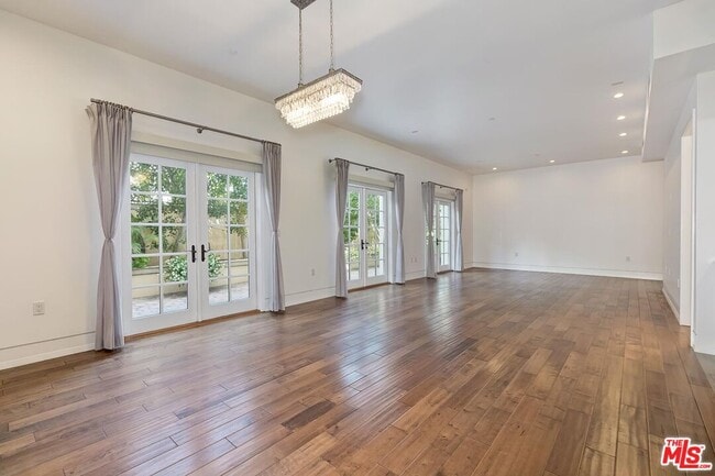 Photo - 225 S Hamilton Dr