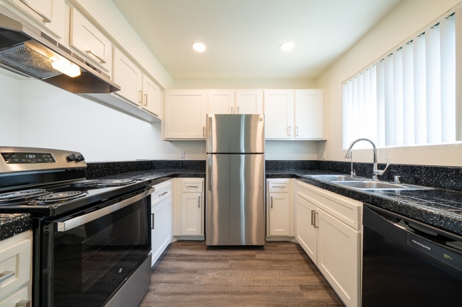 Photo - 631 Blackshaw Ln