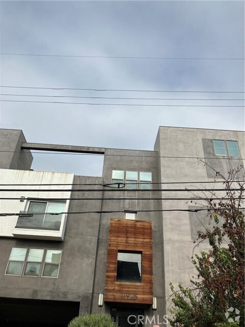 Building Photo - 11925 Kling St Unit 408 Rental