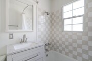 Bathroom unit #H - 330-350 Waldo Ave Apartments
