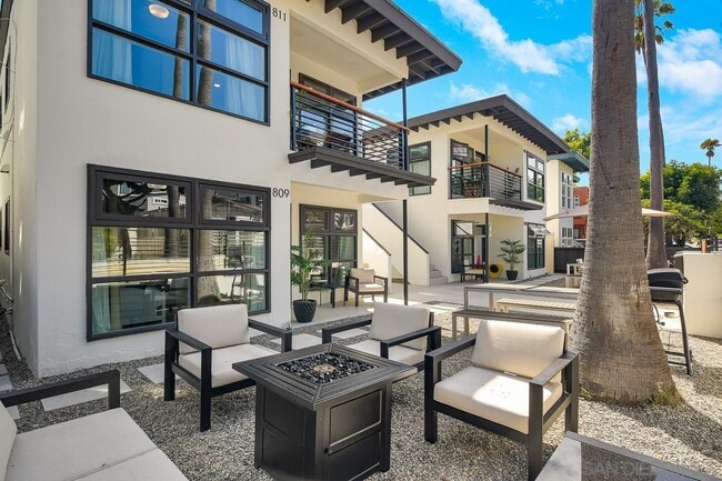 Photo - 805 Dover Ct