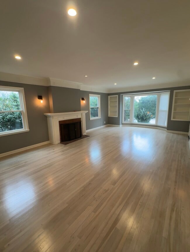 Building Photo - 1426 Hauser Blvd Unit 1426