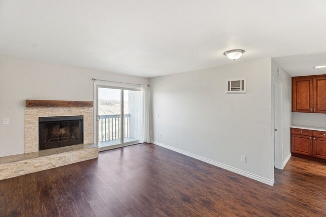 Building Photo - 2909 Cowley Way Unit L
