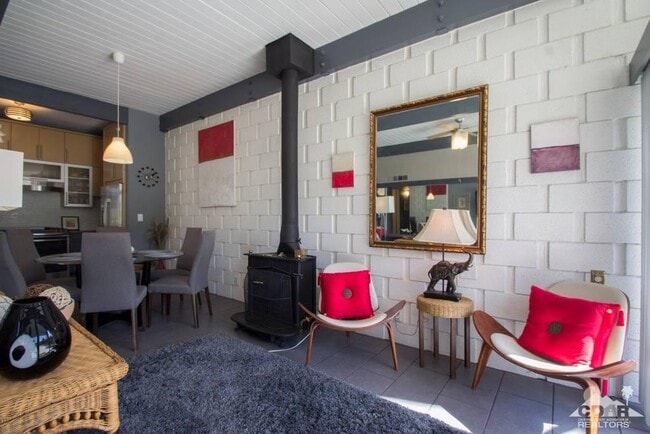 Photo - 261 Sandpiper St