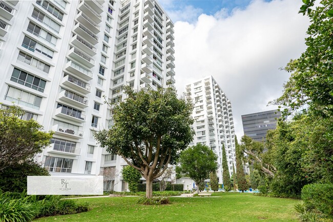 Building Photo - Modern 2-Bedroom Condo with Premium Amenities in Los Angeles Unit 1002