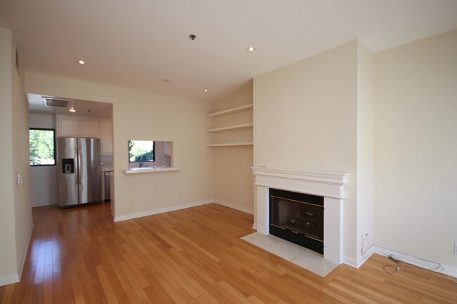 Building Photo - 111 S Oak Knoll Ave Unit 203