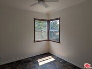 Photo - 644 W 40th Pl House