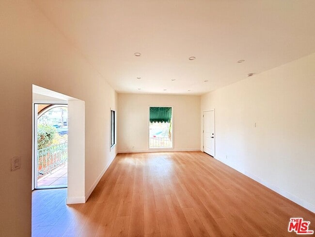 Building Photo - 6132 Whitsett Ave