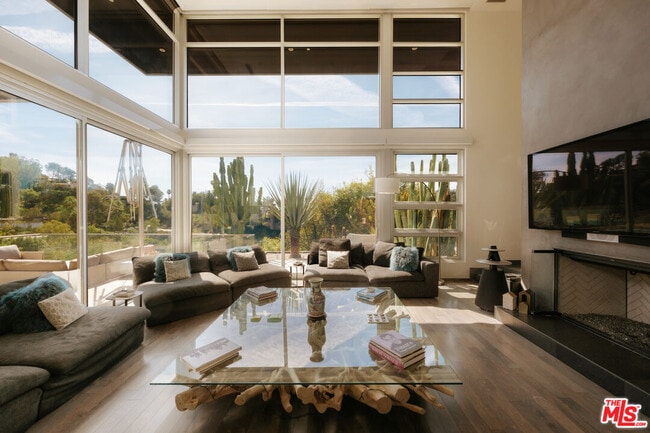 Photo - 2651 Nichols Canyon Rd