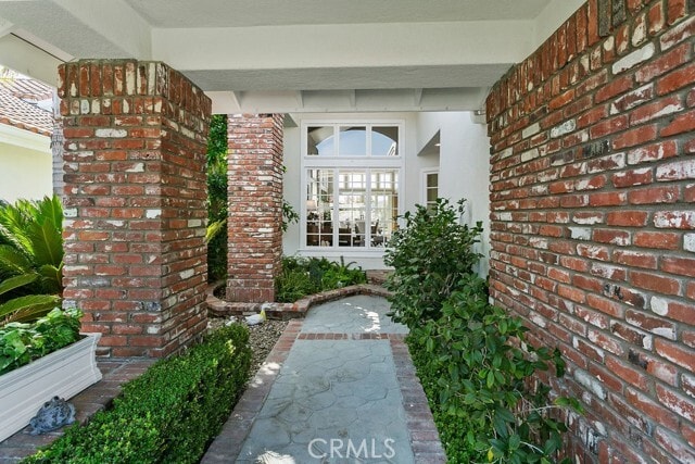 Photo - 1 White Sail