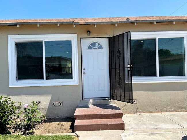 Building Photo - 8960 Virginia Ave Unit 89601-2 Rental