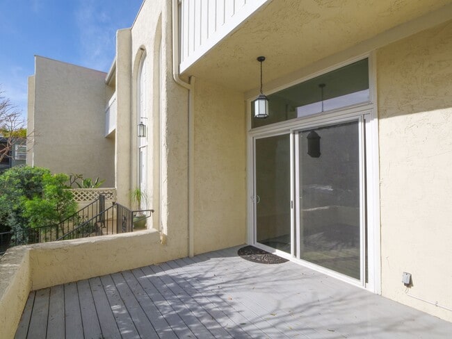 Photo - 405 2nd St