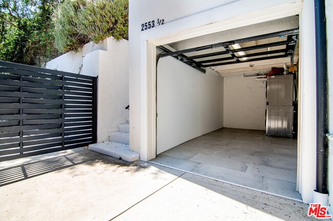 Photo - 2553 Glen Green St
