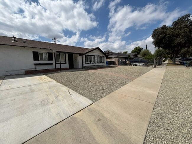 Photo - 5704 Wisteria Dr