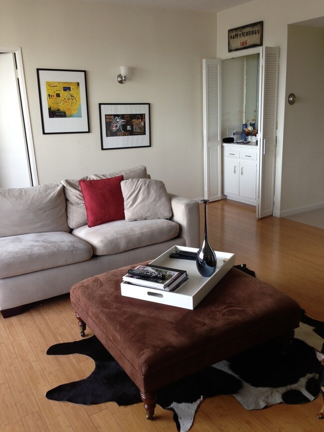 Living room - 321 S San Vicente Blvd Unit #805