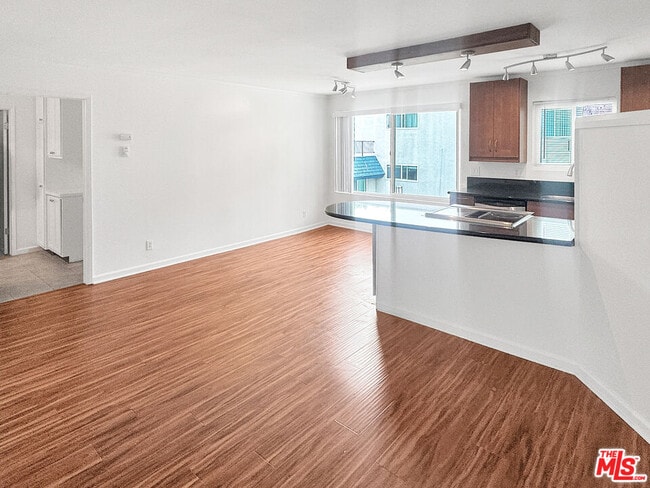 Photo - 972 Larrabee St Unit 221