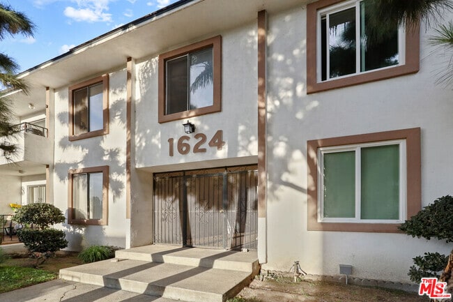 Building Photo - 1624 Federal Ave Unit 8 Rental