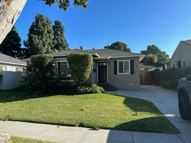 Photo - Lakewood living