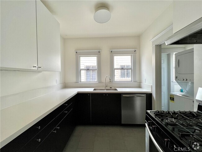 Building Photo - 1343 Portia St Unit 1343 Rental