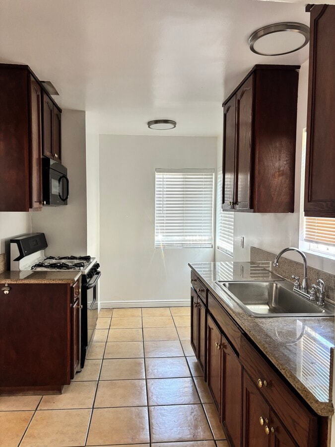 Photo - 6107 S Hobart Blvd Apartments Unit 6107 South Hobart
