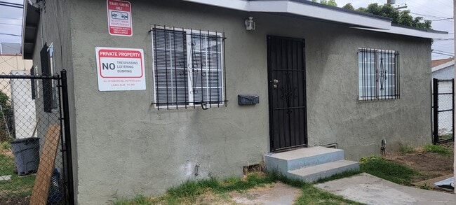Photo - 1625 W 82nd St