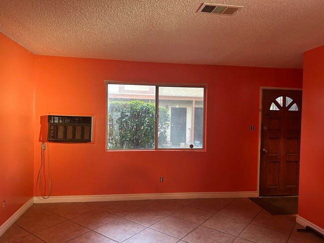 Photo - 8784 Valley View St