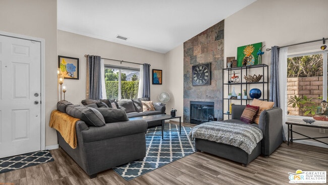 Photo - 1574 Amelia Way