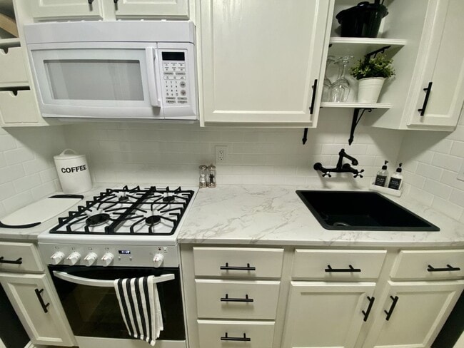 Photo - Camarillo- Stylish One Bedroom off Main House